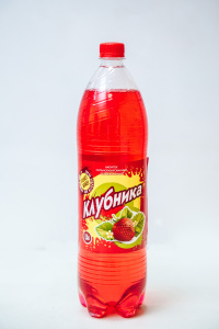 Вода сильногазированная Клубника 1,5л Смайл Плюс